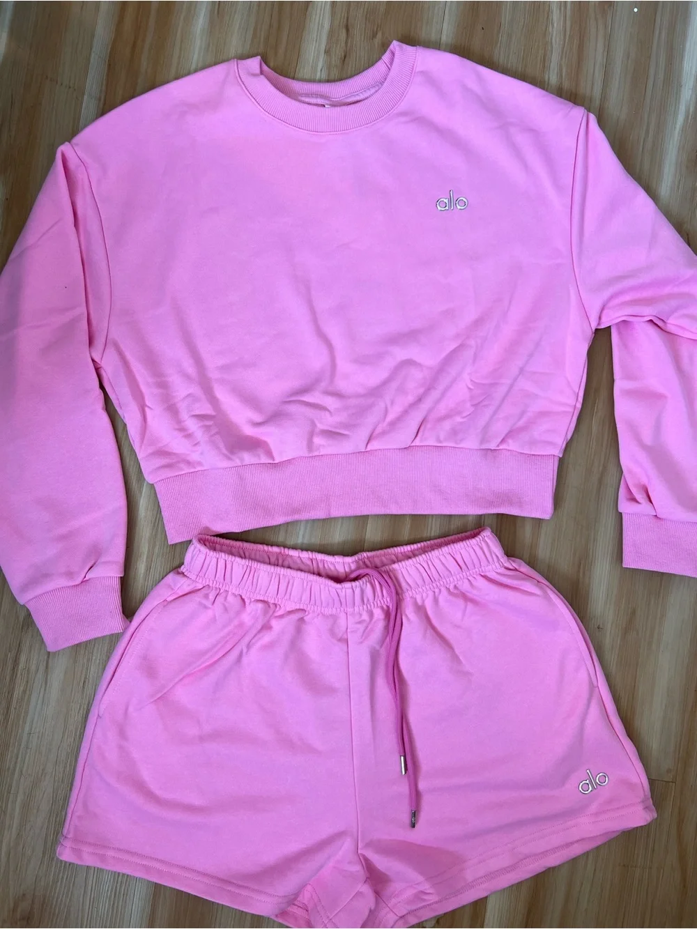 ALO Yoga Pink' Cropped Sweatshirt & Shorts Set